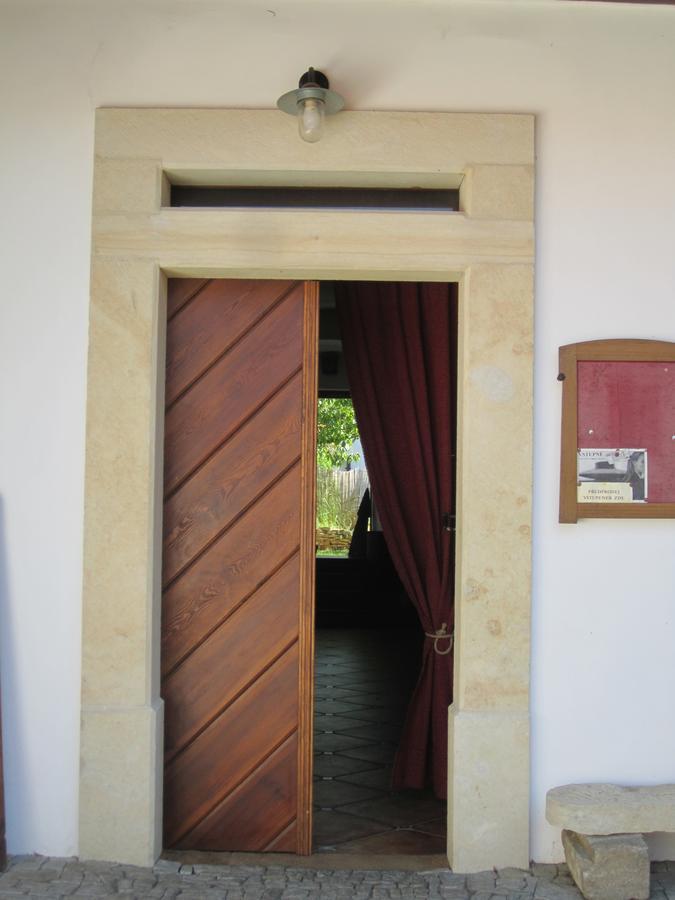 Holubník statečných žen králových Hotel Luže Exterior foto